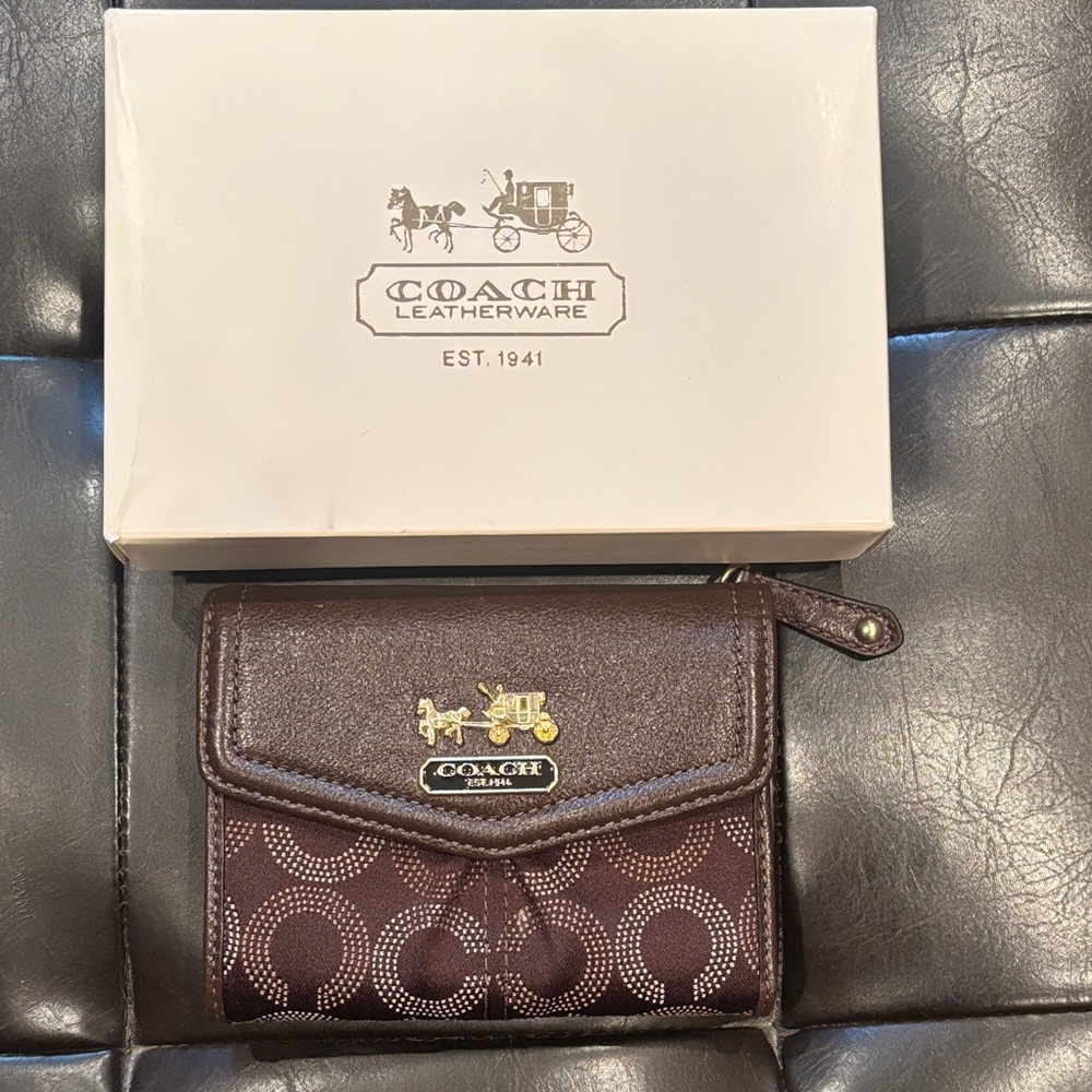 NWOT - Coach Brown Signature Compact Wallet with Gold Logo